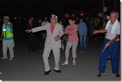 村長が盆踊り