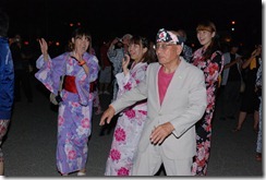村長が盆踊り