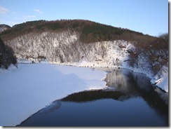 鷹の巣つり橋より下流側を望む
