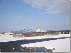 温泉橋より清流荒川下流側を望む
