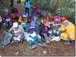山頂での昼食風景