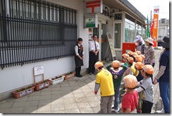 郵便局の前も花いっぱい♪