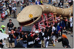 世界一の大蛇パレード