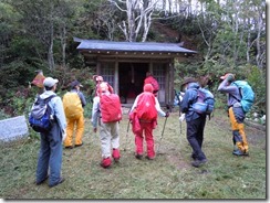 大里峠山頂の地蔵堂