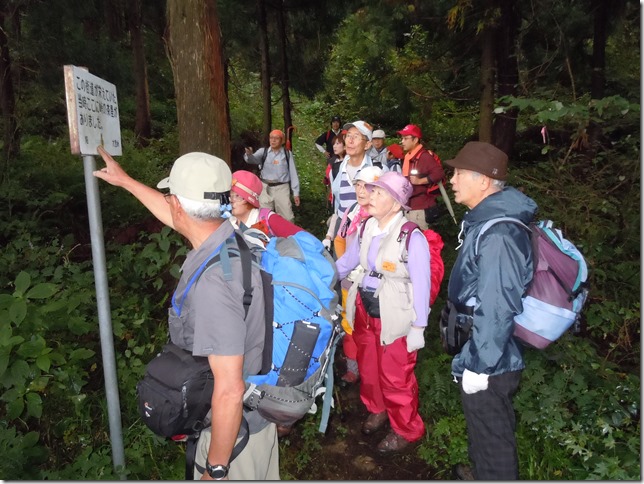 大里峠を案内する山の達人！！